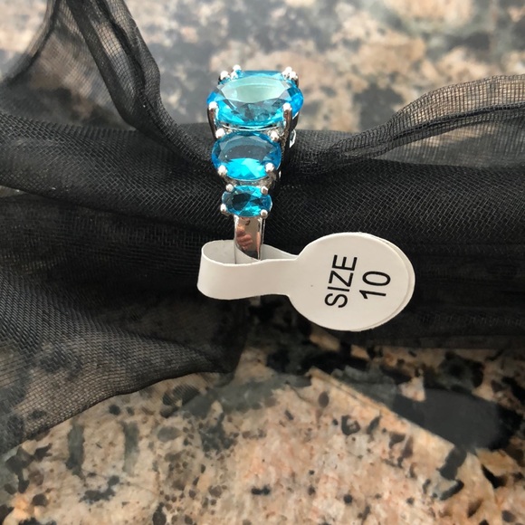 BOUTIQUE STORE Jewelry - Silver .925 Topaz Blue Ring